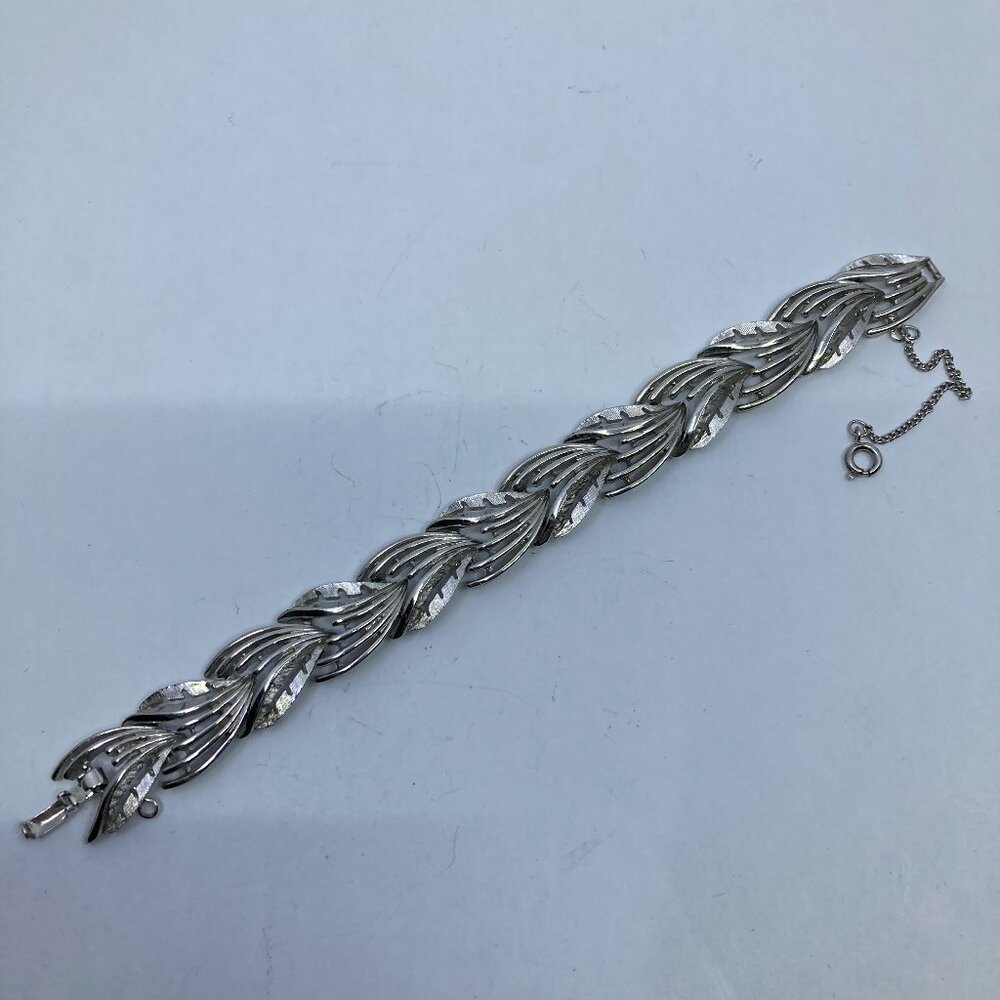 Vtg 1960 AVON DE BELLEVILLE  Boucher  # 0547 rhodium plated bracelet